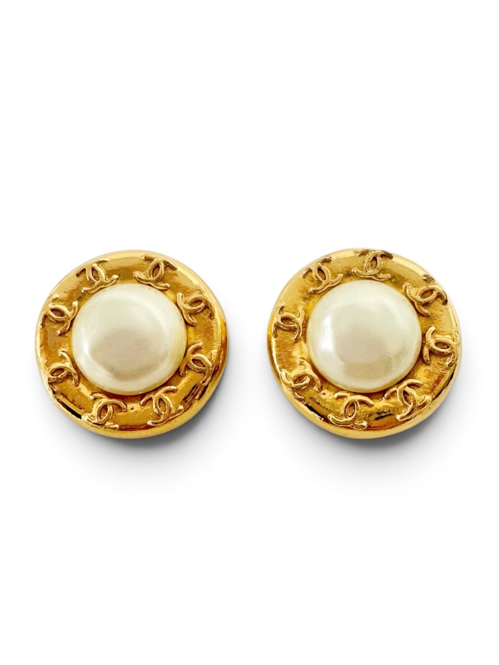CHANEL Round Faux Pearl Gold Plated Coco Mark CC Logo Vintage Clip On Earrings